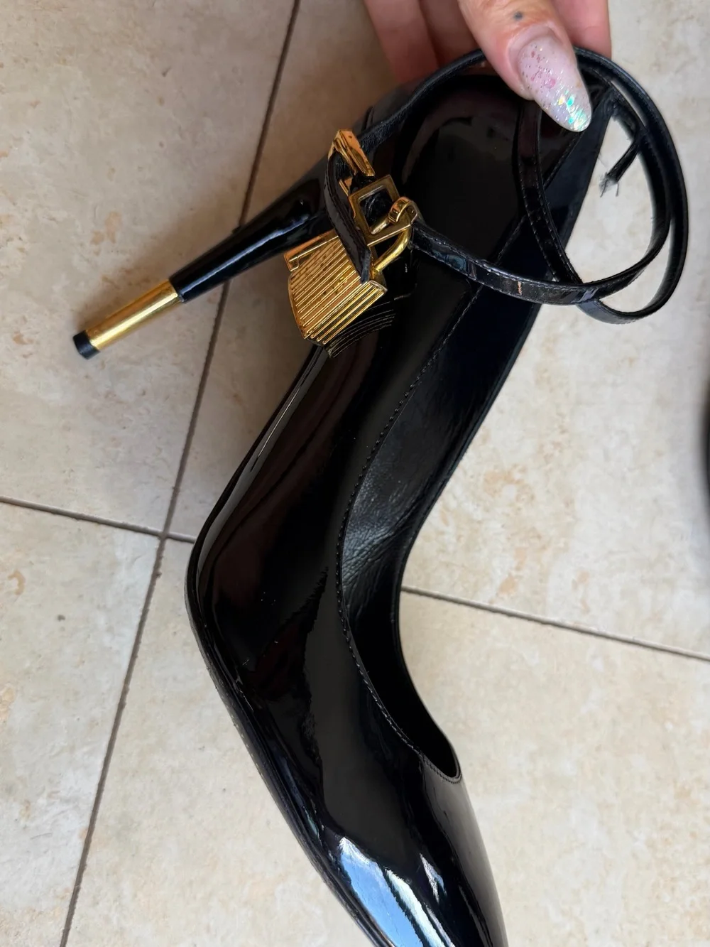 Tom Ford Black Patent Leather pointed  Ankle-Strap Pumps w/ Gold Padlock sz 39.5